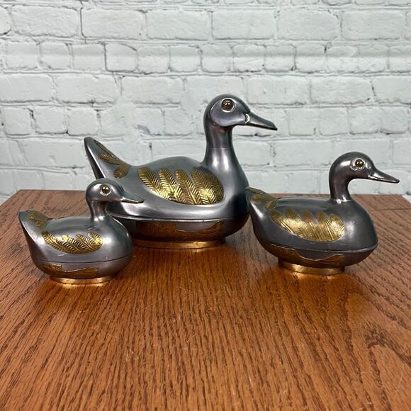 Ducks Sculptures in Bronze & Aluminum or pewter set of 3 spring summer - Picture 1 of 7